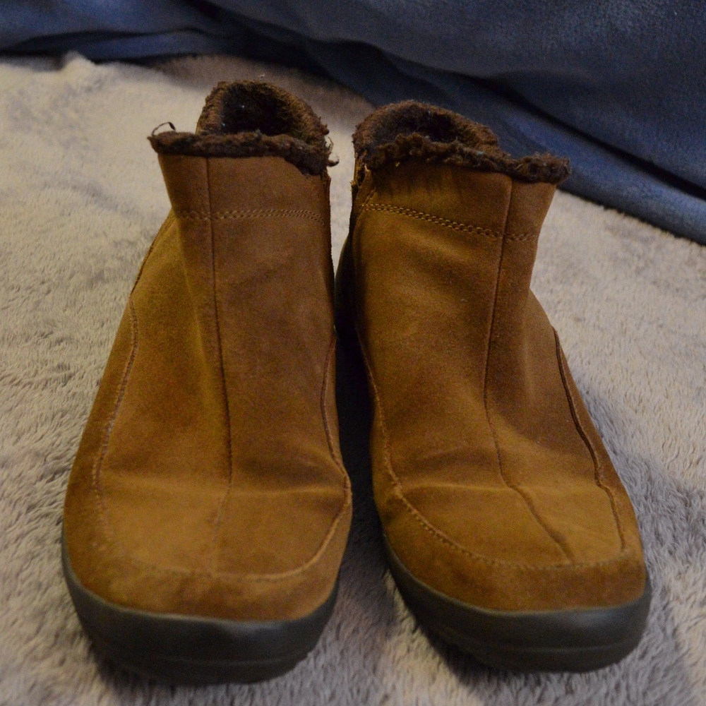 ARIAT Women's Brown Leather Slip-on Ankle Bootie